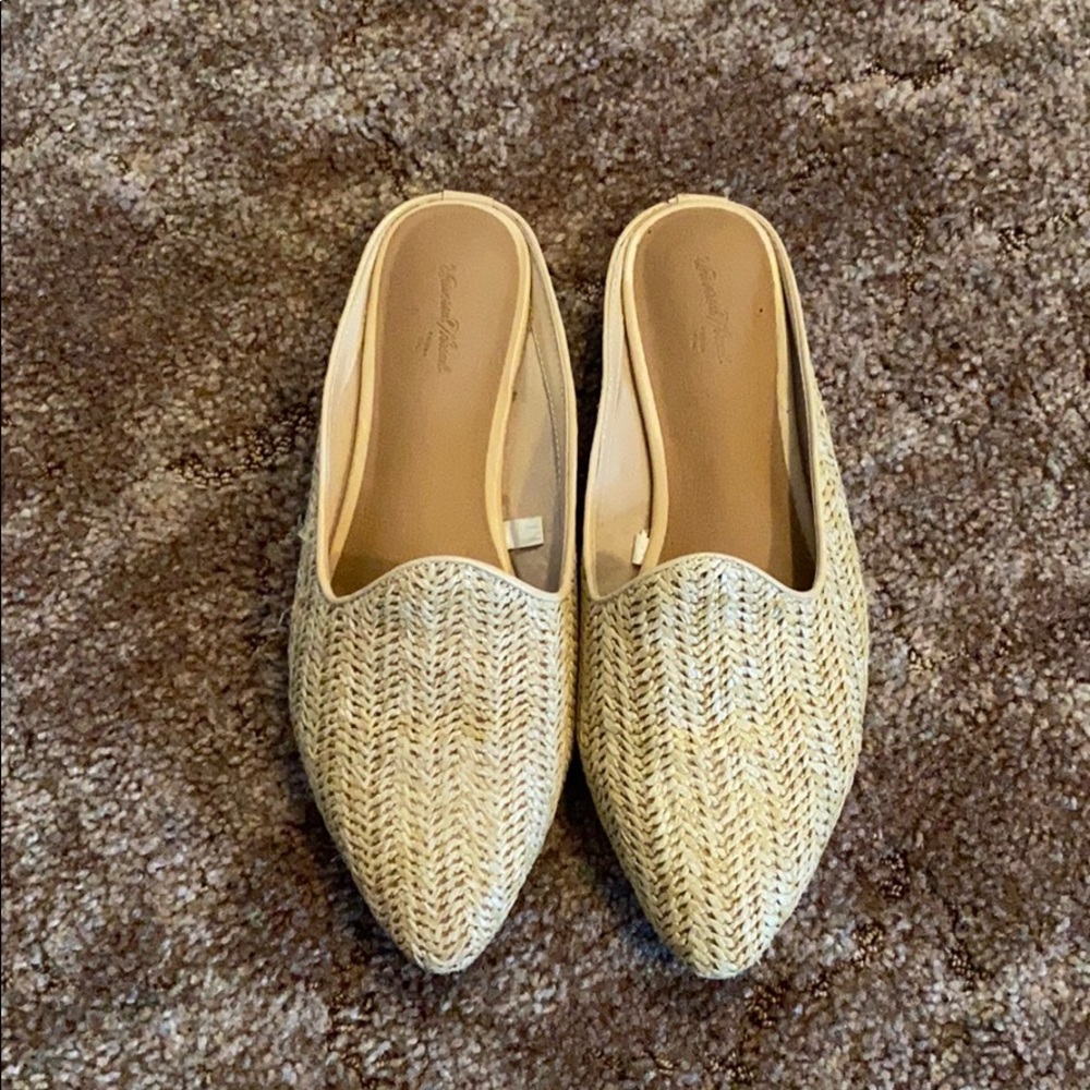 Woven flats
